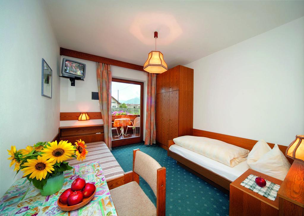 Pension Pichler Tirolo Rum bild